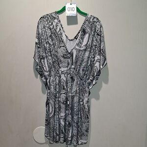 010 NWOT Ladies Top/Dress